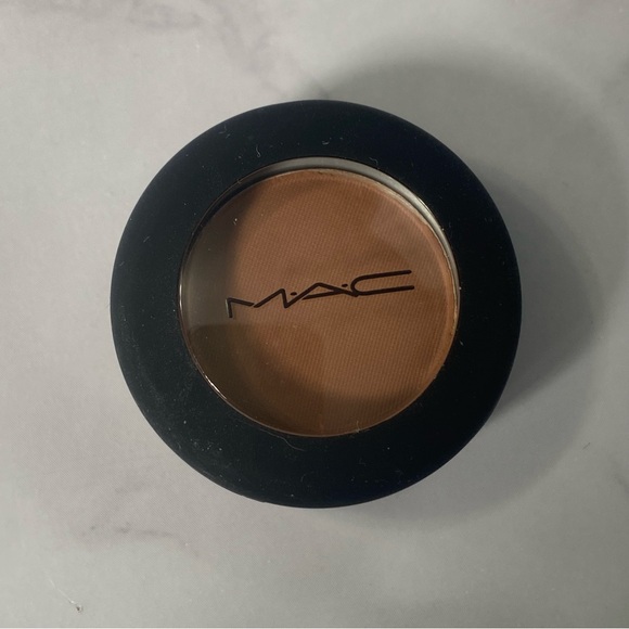 MAC What Clout! Powder Kiss Soft Matte Eyeshadow - Picture 7 of 8